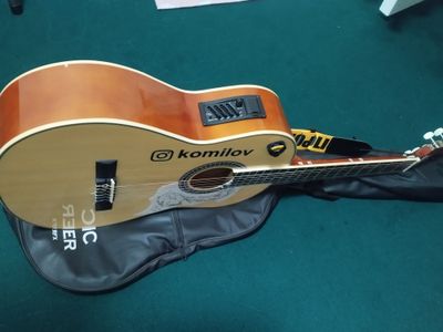 Clasic Gitara yangi ekvaseri bor