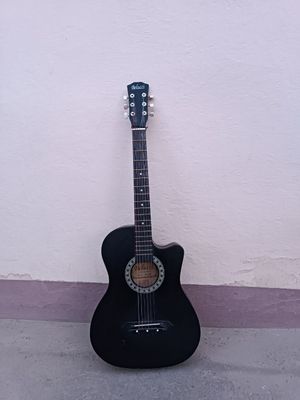 Belucci gitara 38