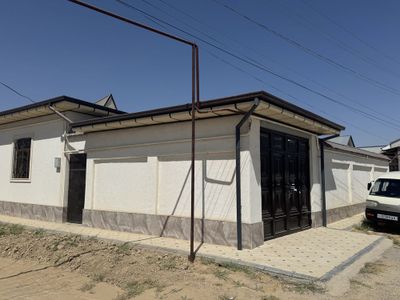 Yangi uchaska sotiladi pishkan gishdan qurilgan