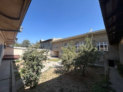 Срочна прадаёция мойкургон 6 сотих 8 та хона фасад 20х30