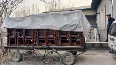 Стол стул сотилади пирсепбилан