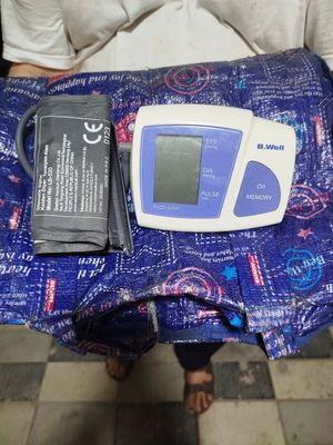 Продаю тонометр электронный в отличном состоянии звоните смело