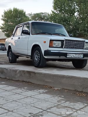 2107 Lada sotiladi