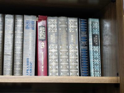 Книги продам большой ассортимент