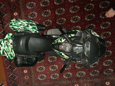 Игрушечная машинка