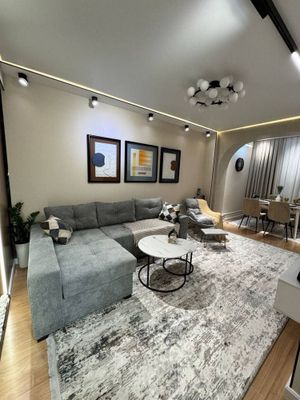 Пролаю 2комнатную в центре с отличным ремонтом