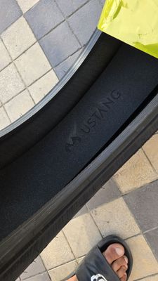 235/55/R19 mustang baloni