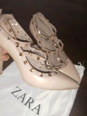 Zara ayyollar tuflisi 2marta kiyilgan