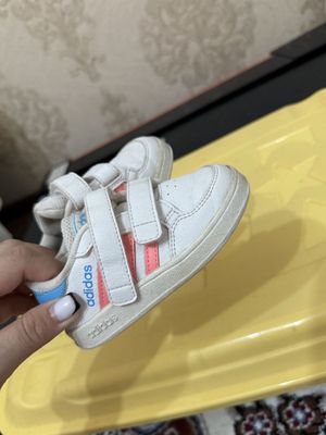 Кроссовочки adidas для девочки