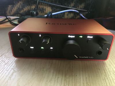 Audio karta Focusrite Scarlet solo 4th gen mic at2020