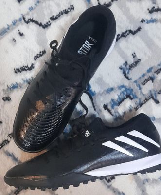 Adidas красовка сотилади