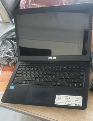Noutbuk Acer tez sotiladi