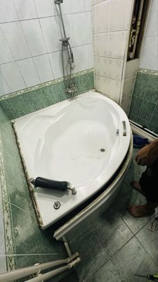 Ванна угловая продается срочно