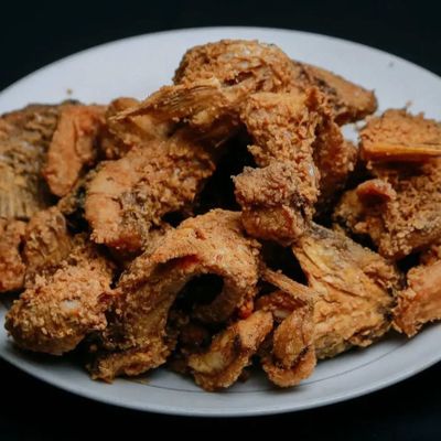 Qovurilgan tayyor baliqlar