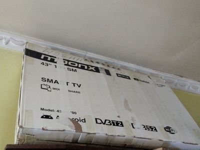 Smart 43 moniks telivzor sotiladi karopkasi bor