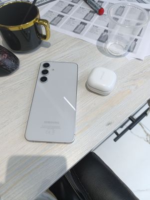 Samsung S24 Fe telefoni