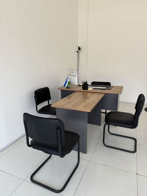 Offisniy Stol stulchiklari bilan sotiladi
