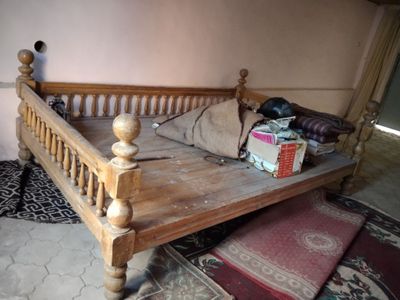 Karvat yong'oq daraxtdan yasalgan mustahkam