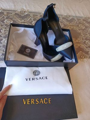 продается туфли Versace
