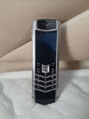 Продаётся Vertu Signature