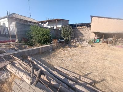 Uchastka past tarafi sotiladi mahalla yaxshi bozordan 800 metrga hamma