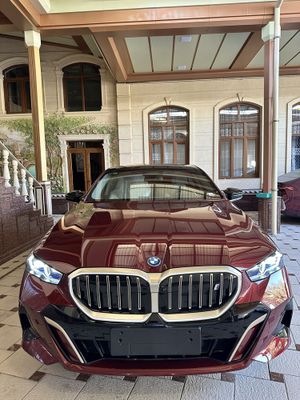 BMW i5 eDrive35L