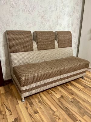 Divan Sandiqli