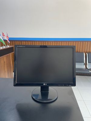 B/U monitor sotiladi 55 sm LG