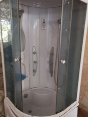 Dush kabinasi sotiladi.