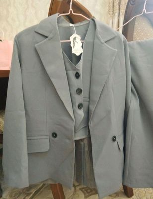 kastyum shim nimcha, ayollar uchun
