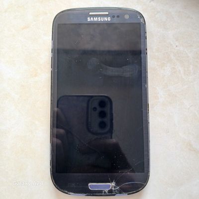 Iphone 5s va samsung s3 sotiladi