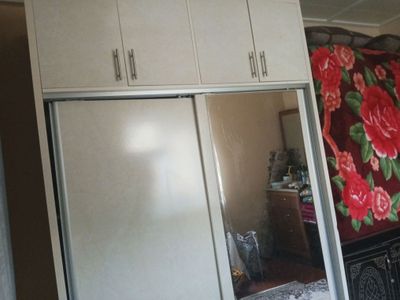 Болалар йотокхонаси дарс столи диван вашфанери бор