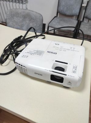 Prorektor EPSON EB-S400, tezda sotildi