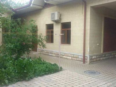 Сдаётся Евродом 4-соток около Южного Вокзала / id8917 /