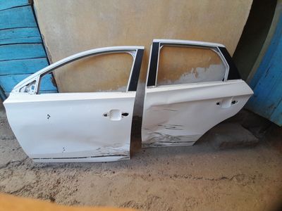 BYD J.2 chap tomon eshiklari vakumda chiqarsa boladi