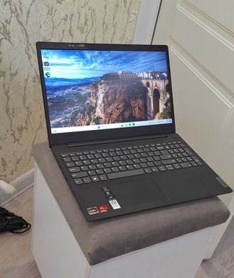 Lenovo idealpad 3 15.6” HD AMD Ryzen 3 3250U 4GB/ 256SSD