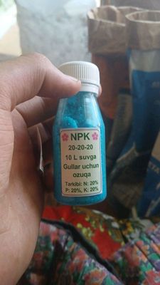 Gullar uchun ozuqa NPK 20-20-20