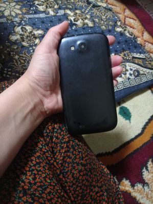 Telefon j1 holati yaxwi faqat yonidagi knopkas no