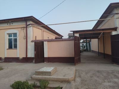 Birinchi qatorda joylashgan