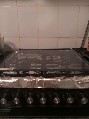 Ferre gaz plita sotiladi narxini kelishimiz yangi
