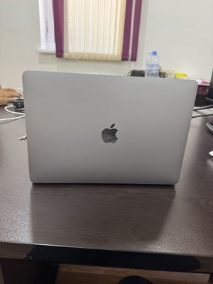 Macbook pro m2 2022 yil