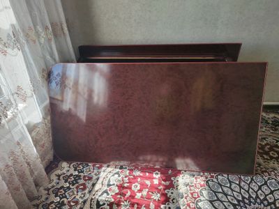 Стол для дома в хорошем состаянии