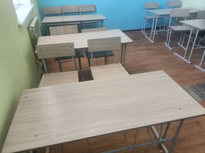 Парта со стульями