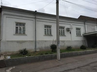 Hovli sotiladi orikzorda
