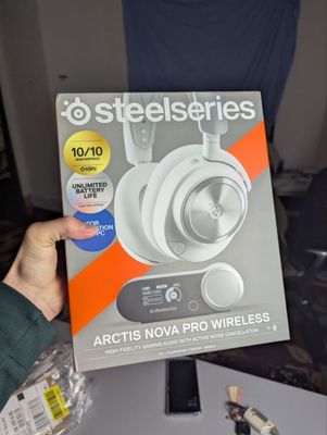 Премиальные наушники Steelseries Arctis Nova Pro wireless white