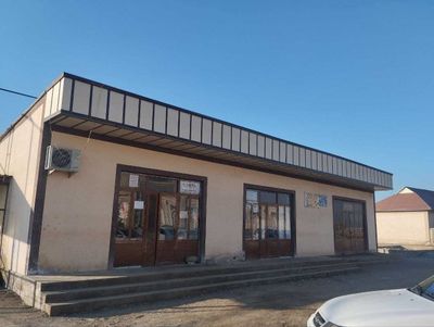 Zomin tumanida savdo do`koni bo`lib to`lash sharti bilan sotiladi