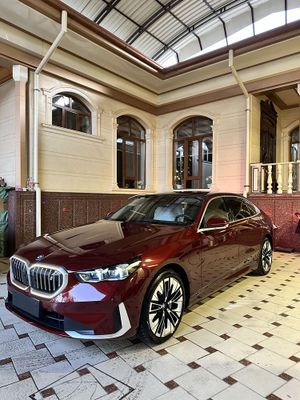BMW i5 Luxury 35L