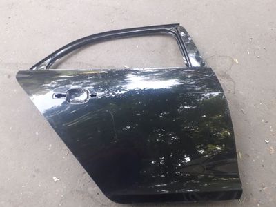 Malibu eshik sotiladi toza rangi qora holati yahshi