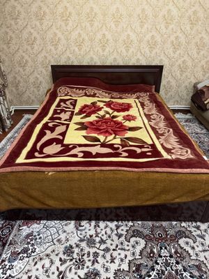 Продается спальный гарнитур