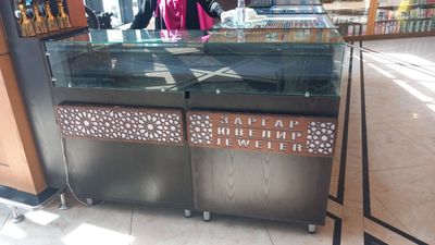 Tilla kumush soat bujiteriyalar uchun vetrina mebel